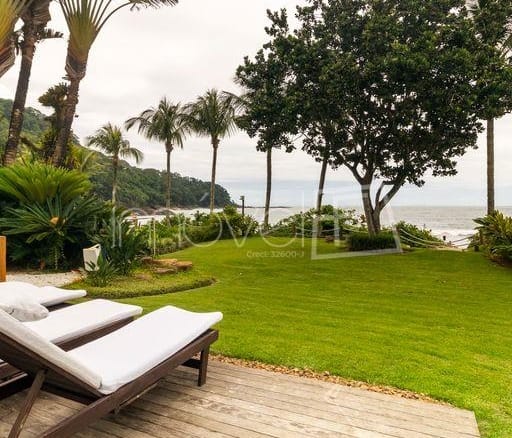 Casa de Condomínio para Venda com 6 quartos, em Camburi com 600m²