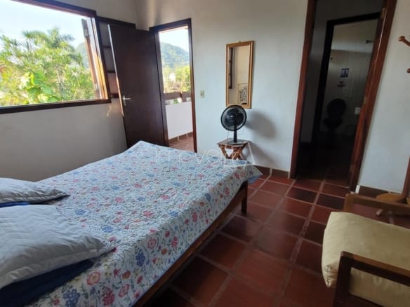 Casa à Venda em Ubatuba no Condomínio Salga Praia da lagoinha com 3 Quartos e 247m²