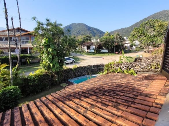 Casa à Venda em Ubatuba no Condomínio Salga Praia da lagoinha com 3 Quartos e 247m²