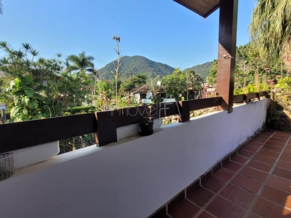 Casa à Venda em Ubatuba no Condomínio Salga Praia da lagoinha com 3 Quartos e 247m²