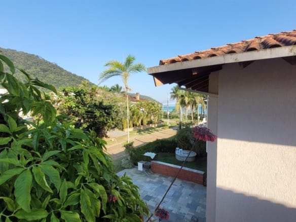 Casa à Venda em Ubatuba no Condomínio Salga Praia da lagoinha com 3 Quartos e 247m²