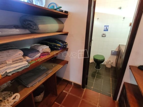 Casa à Venda em Ubatuba no Condomínio Salga Praia da lagoinha com 3 Quartos e 247m²