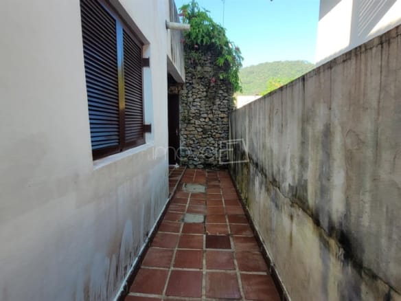 Casa à Venda em Ubatuba no Condomínio Salga Praia da lagoinha com 3 Quartos e 247m²