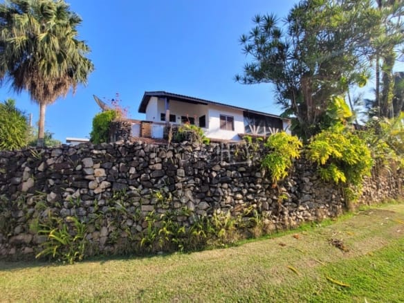 Casa à Venda em Ubatuba no Condomínio Salga Praia da lagoinha com 3 Quartos e 247m²