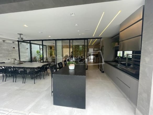 Casa de Condomínio para Venda com 5 quartos, em Riviera com 370,21m²