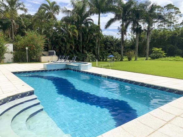 Casa no Condomínio Costa Verde Tabatinga com 5 suítes, na Praia de Tabatinga com 300m²