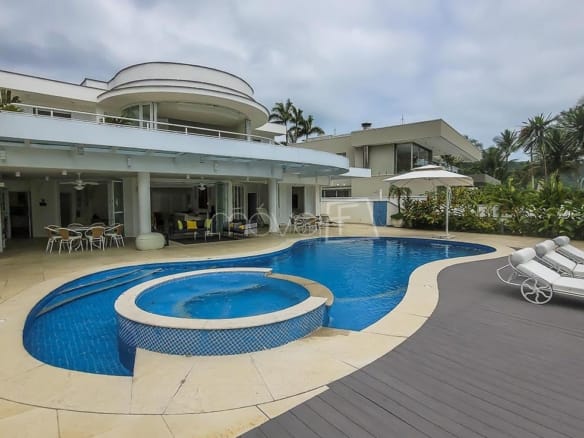 Casa no Condomínio Costa Verde Tabatinga com 5 suítes na Praia de Tabatinga com 361m²