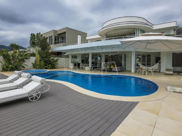 Casa no Condomínio Costa Verde Tabatinga com 5 suítes na Praia de Tabatinga com 361m²