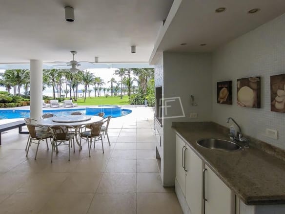 Casa no Condomínio Costa Verde Tabatinga com 5 suítes na Praia de Tabatinga com 361m²