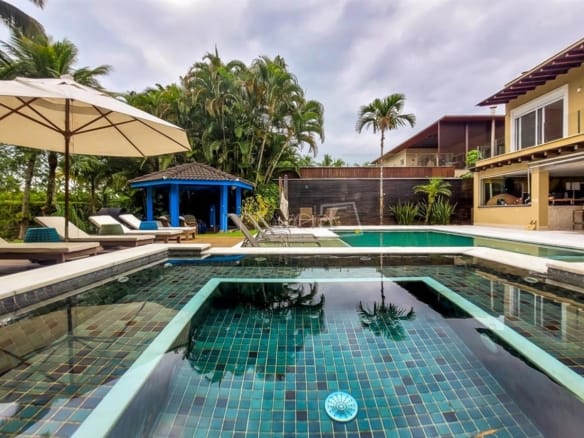 Casa no Condomínio Costa Verde Tabatinga com 8 suítes na Praia de Tabatinga com 670m²