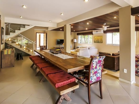 Casa para Temporada em Ubatuba no Condomínio Recanto da Lagoinha com 4 quartos e 300m²