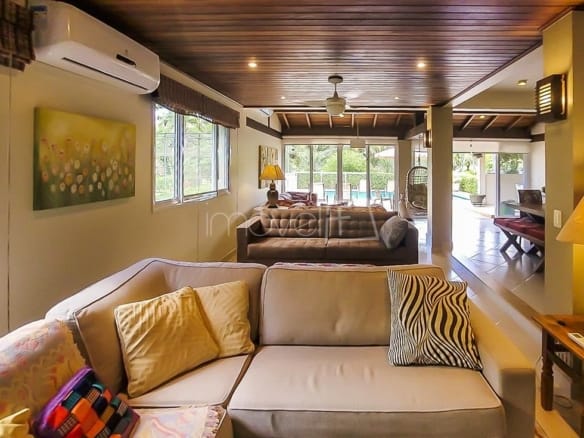 Casa para Temporada em Ubatuba no Condomínio Recanto da Lagoinha com 4 quartos e 300m²
