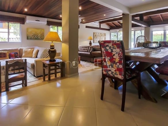 Casa para Temporada em Ubatuba no Condomínio Recanto da Lagoinha com 4 quartos e 300m²