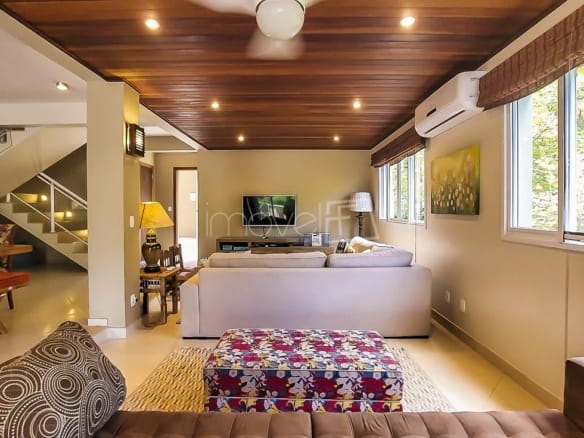 Casa para Temporada em Ubatuba no Condomínio Recanto da Lagoinha com 4 quartos e 300m²