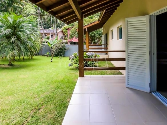 Casa para Temporada em Ubatuba no Condomínio Recanto da Lagoinha com 4 quartos e 300m²