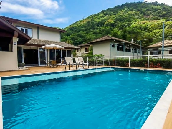 Casa para Temporada em Ubatuba no Condomínio Recanto da Lagoinha com 4 quartos e 300m²