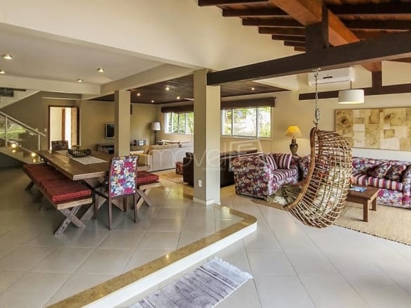 Casa para Temporada em Ubatuba no Condomínio Recanto da Lagoinha com 4 quartos e 300m²
