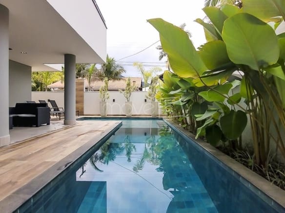 Casa à Venda Em Ubatuba no Condomínio Salga Lagoinha com 5 quartos e 365m²