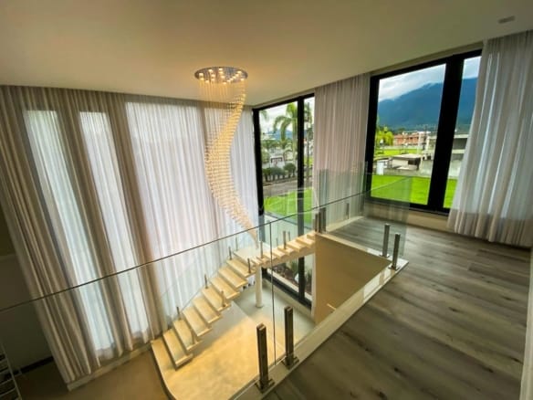 Casa à Venda em Massaguaçu no Condomínio Costa Nova Residence com 4 quartos e 357m²