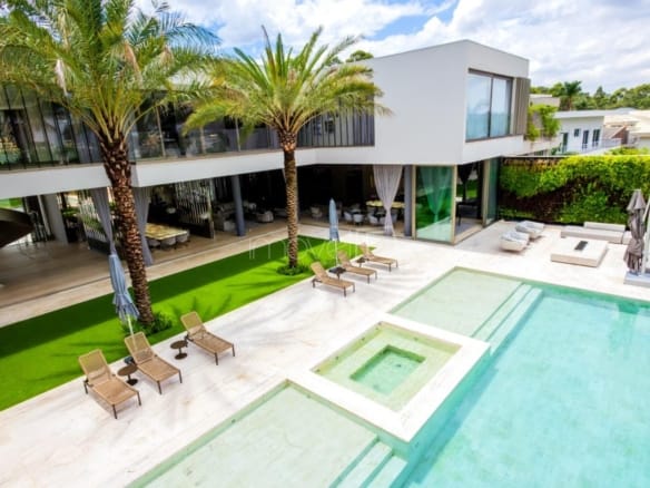 Casa de Condomínio para Venda com 8 quartos, em Tamboré com 2159m²