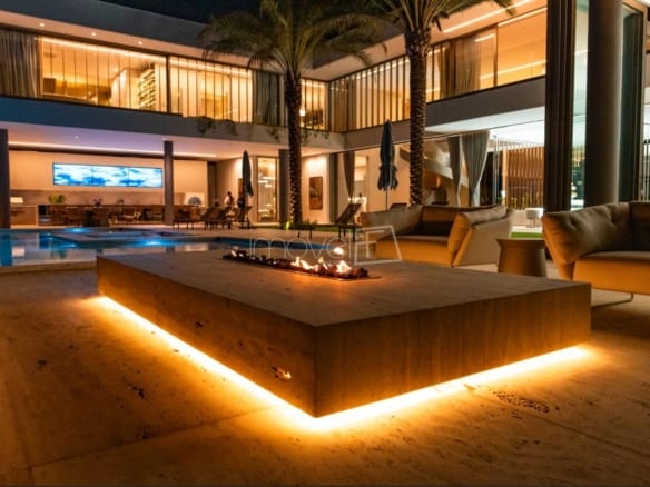 Casa de Condomínio para Venda com 8 quartos, em Tamboré com 2159m²