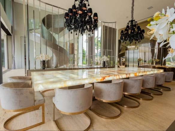 Casa de Condomínio para Venda com 8 quartos, em Tamboré com 2159m²