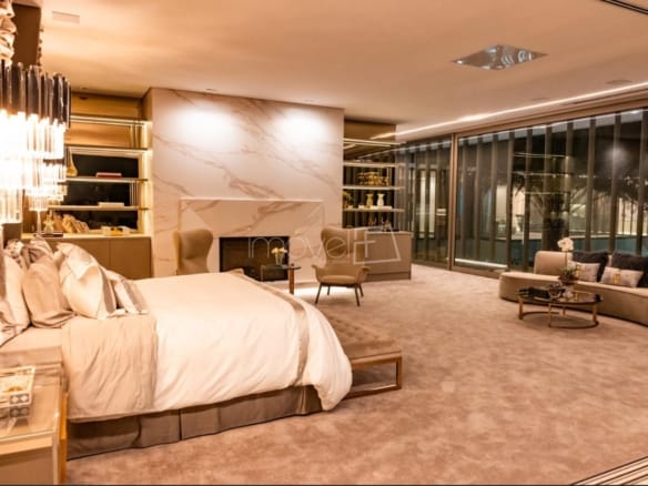 Casa de Condomínio para Venda com 8 quartos, em Tamboré com 2159m²