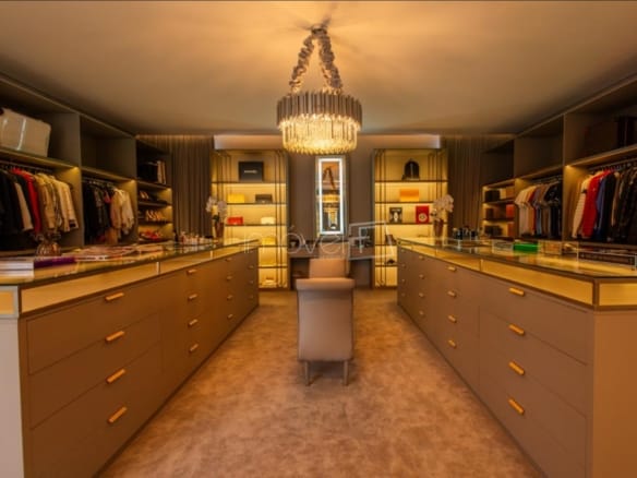 Casa de Condomínio para Venda com 8 quartos, em Tamboré com 2159m²