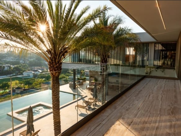 Casa de Condomínio para Venda com 8 quartos, em Tamboré com 2159m²