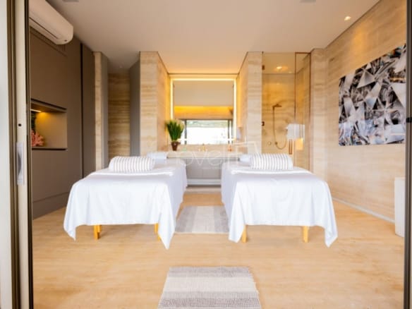 Casa de Condomínio para Venda com 8 quartos, em Tamboré com 2159m²