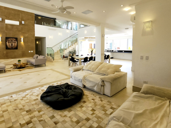 Casa de Condomínio para Venda com 7 quartos, em Lázaro com 1500m²