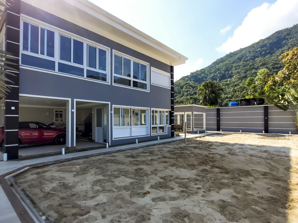 Casa de Condomínio para Venda com 7 quartos, em Lázaro com 1500m²