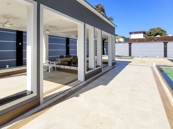 Casa de Condomínio para Venda com 7 quartos, em Lázaro com 1500m²