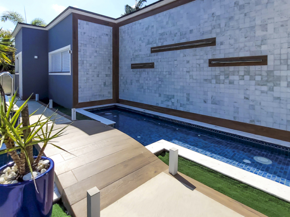 Casa de Condomínio para Venda com 7 quartos, em Lázaro com 1500m²