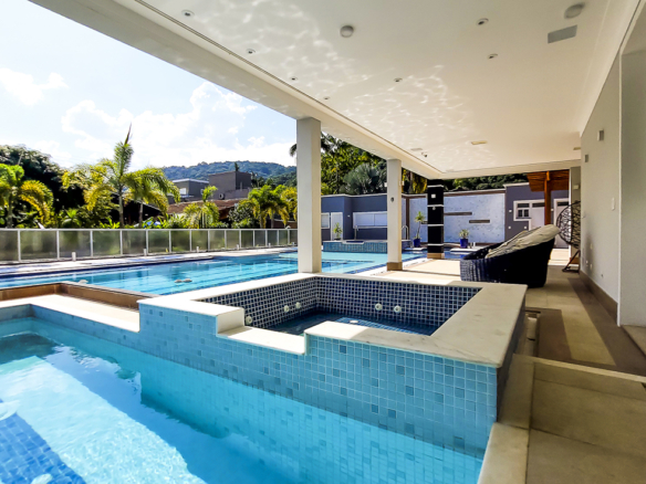 Casa de Condomínio para Venda com 7 quartos, em Lázaro com 1500m²
