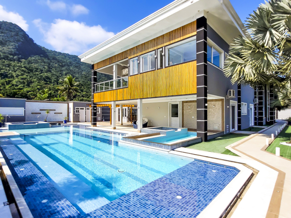 Casa de Condomínio para Venda com 7 quartos, em Lázaro com 1500m²