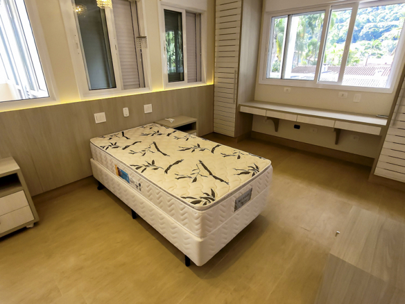 Casa de Condomínio para Venda com 7 quartos, em Lázaro com 1500m²