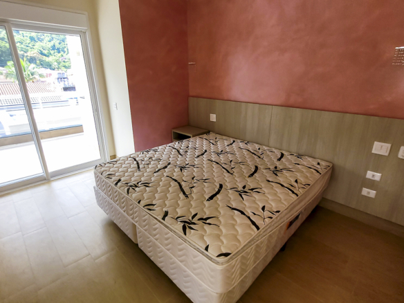 Casa de Condomínio para Venda com 7 quartos, em Lázaro com 1500m²