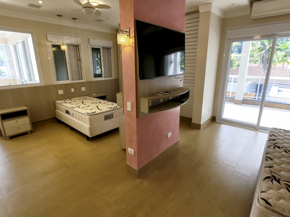 Casa de Condomínio para Venda com 7 quartos, em Lázaro com 1500m²
