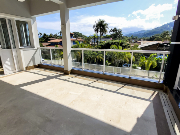 Casa de Condomínio para Venda com 7 quartos, em Lázaro com 1500m²