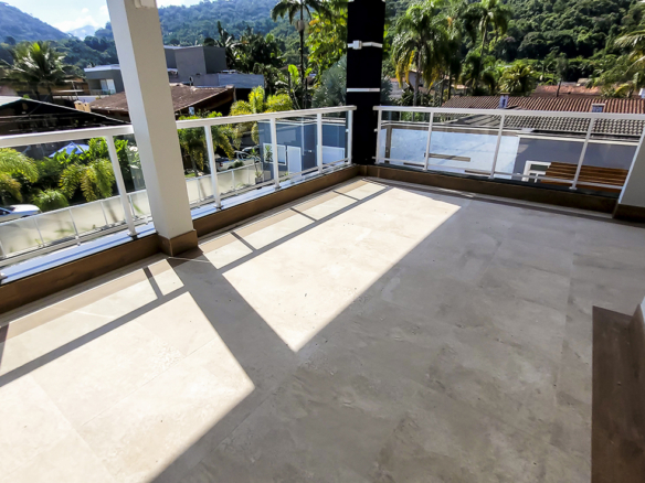 Casa de Condomínio para Venda com 7 quartos, em Lázaro com 1500m²