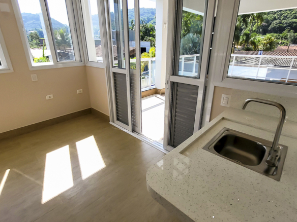 Casa de Condomínio para Venda com 7 quartos, em Lázaro com 1500m²