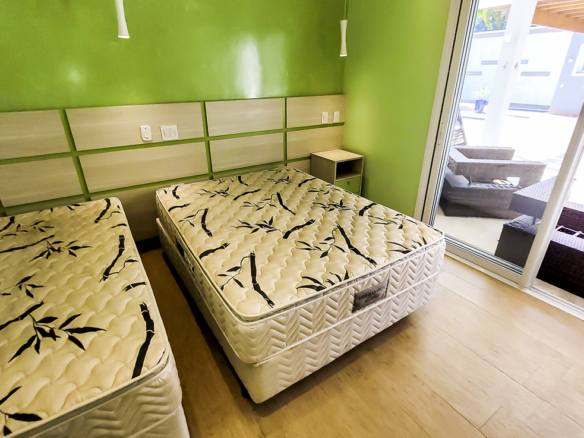 Casa de Condomínio para Venda com 7 quartos, em Lázaro com 1500m²