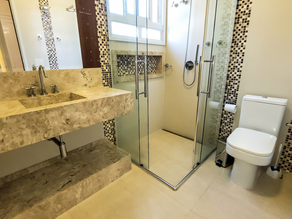 Casa de Condomínio para Venda com 7 quartos, em Lázaro com 1500m²