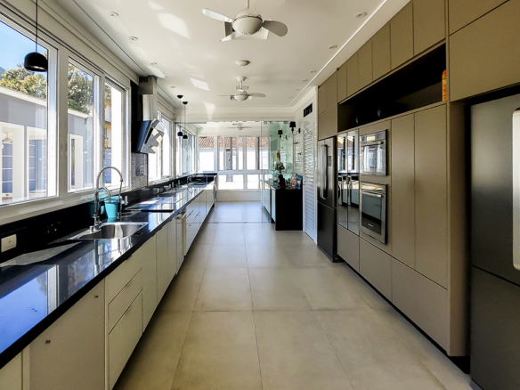 Casa de Condomínio para Venda com 7 quartos, em Lázaro com 1500m²