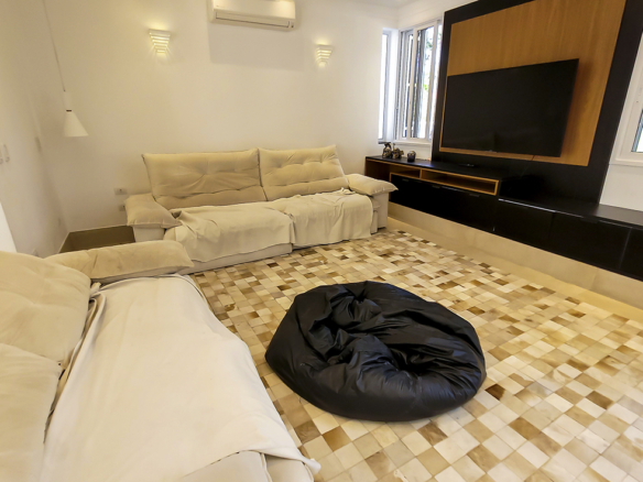 Casa de Condomínio para Venda com 7 quartos, em Lázaro com 1500m²