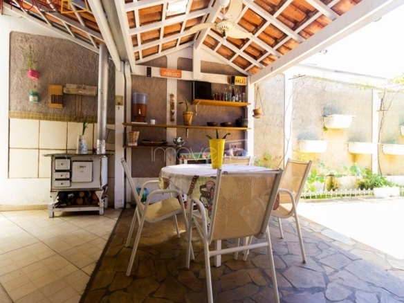Casa para Venda com 4 quartos, em JARDIM TERRALÃO com 200m²