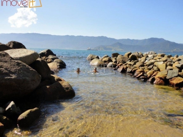 Casa para Venda com 6 quartos, em Praia do Curral com 150m²