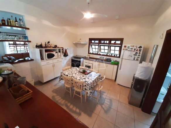 Casa para Venda com 5 quartos, em DELFIM VERDE com 330m²