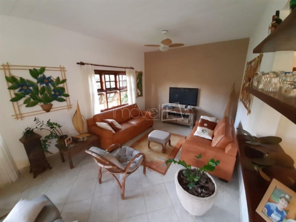 Casa para Venda com 5 quartos, em DELFIM VERDE com 330m²